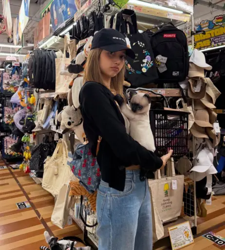 Image 10025019 from Lisa | BLΛƆKPIИK (Blackpink)