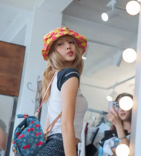 Image 10025041 from Lisa | BLΛƆKPIИK (Blackpink)