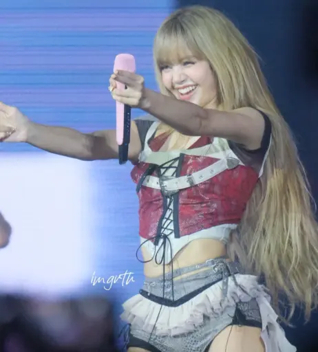 Image 10025045 from Lisa | BLΛƆKPIИK (Blackpink)