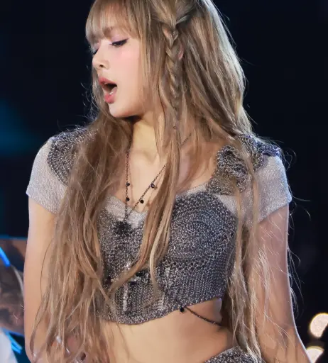 Image 10025327 from Lisa | BLΛƆKPIИK (Blackpink)