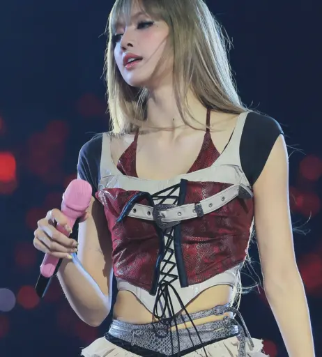 Image 10025304 from Lisa | BLΛƆKPIИK (Blackpink)