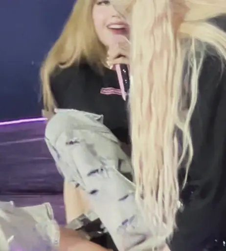 Image 10025330 from Lisa | BLΛƆKPIИK (Blackpink)