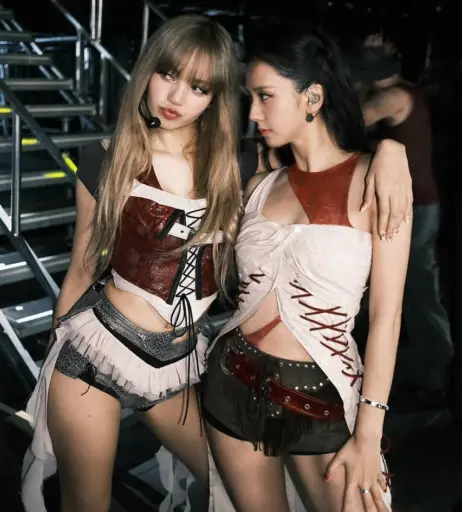 Image 10025297 from Lisa | BLΛƆKPIИK (Blackpink)