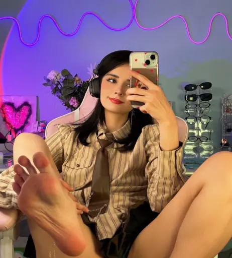 Image 10038802 from Loonassoftfeet