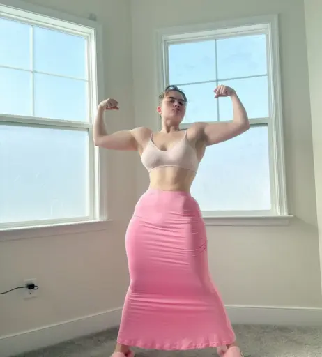 Image 10032490 from TwinTwitcherz (jessicatalystic - Low_Ad_988) + (Linneas_life_ - Linneas_Feet)