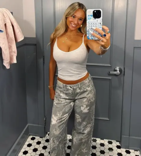 Image 10091854 from Sienna Holland