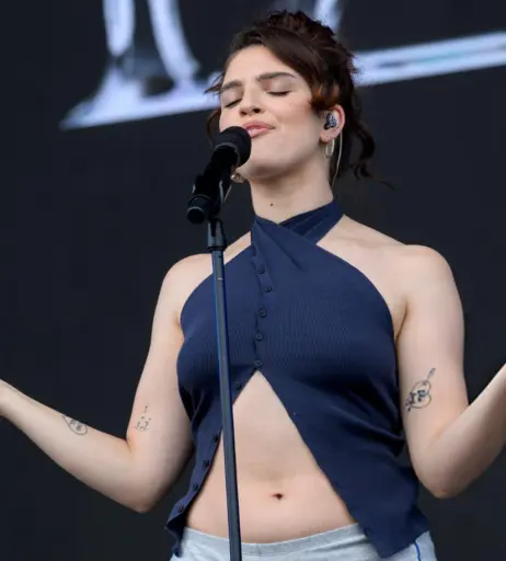 Image 10089932 from Mae Muller