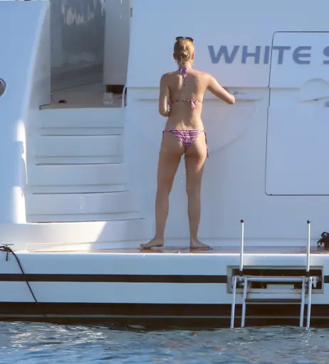 Image 3378992 from Victoria Swarovski