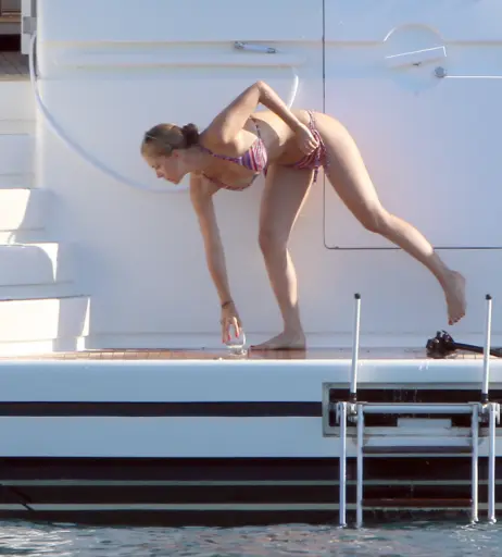 Image 3378952 from Victoria Swarovski