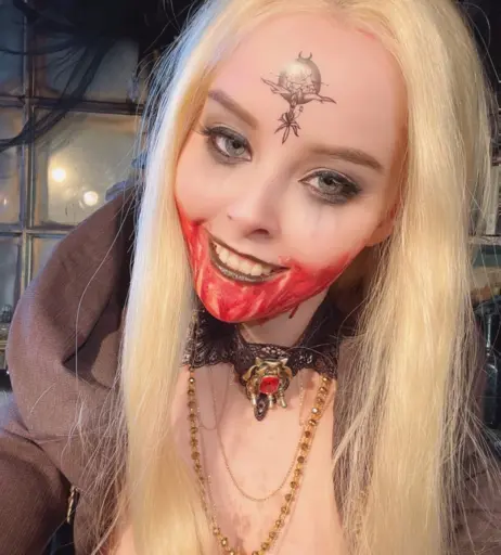 Image 3342636 from Helly Valentine