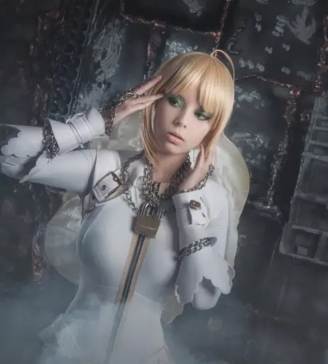 Image 3326503 from Helly Valentine