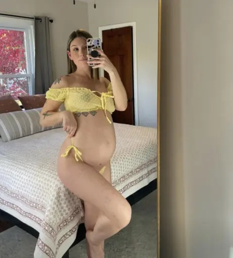 Image 3596631 from u/hallienothaley OF: @lilmissvixennnn