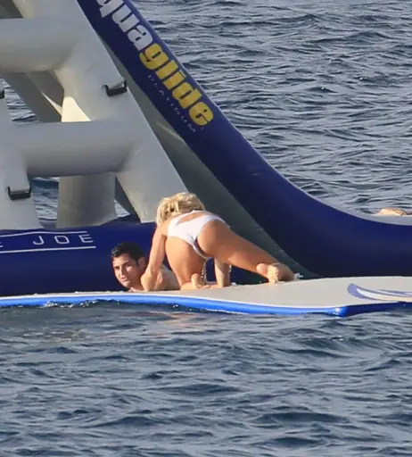Image 3080743 from Victoria Silvstedt