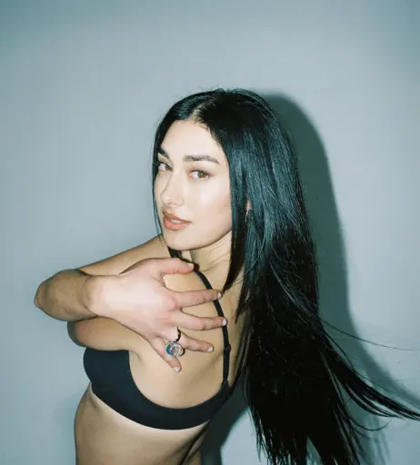 Image 3058119 from Elif