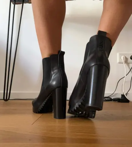 Image 3025484 from LisaSize39