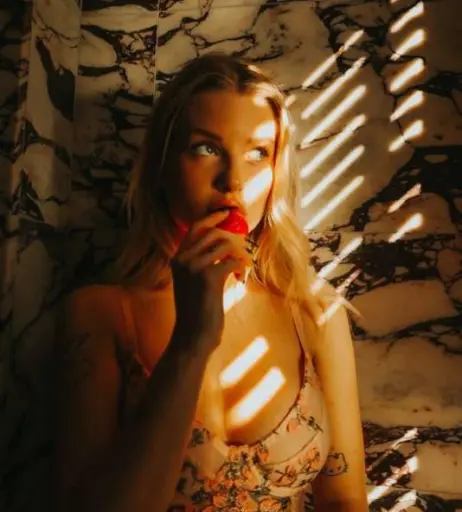 Image 3023074 from Lottie Moss