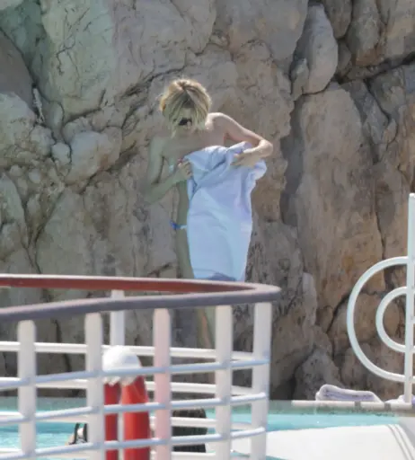 Image 3013377 from Sienna Miller