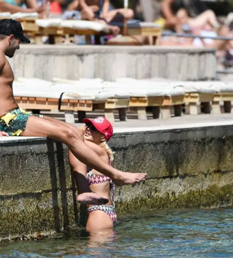 Image 3005824 from Stephanie Pratt