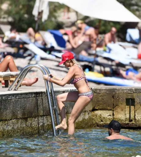 Image 3005996 from Stephanie Pratt