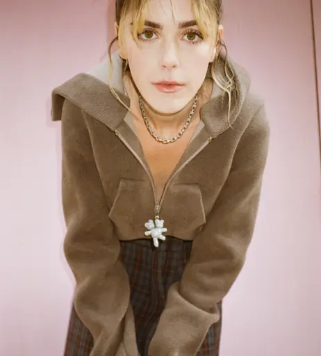 Image 3001798 from Kiernan Shipka