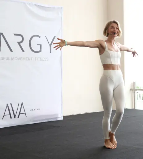 Image 3000019 from Julianne Hough