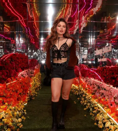 Image 3008061 from Sammi Hanratty