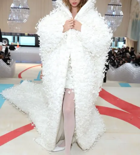 Image 3008332 from Maya Hawke