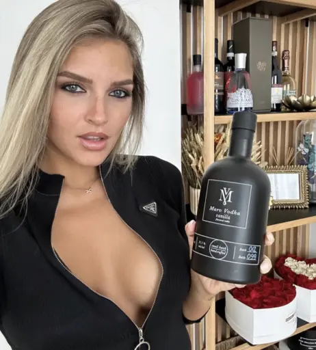 Image 683045 from Iulieetta