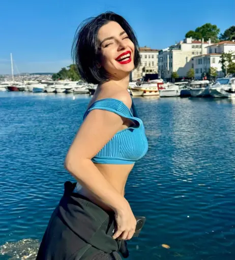 Image 681555 from Merve Bolugur