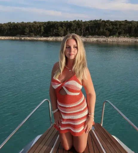 Image 697937 from Dalia