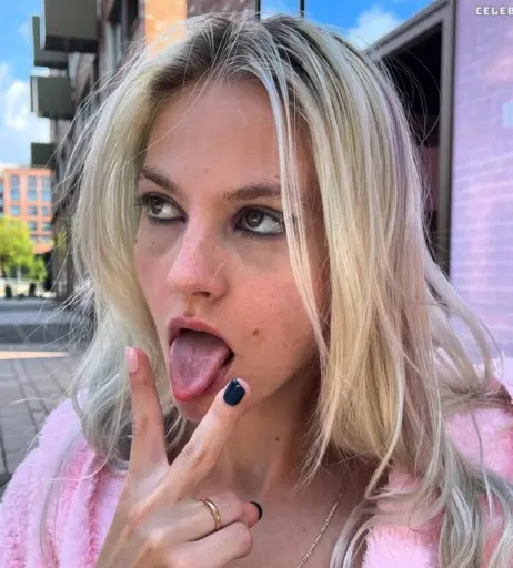 Image 642432 from Mariia Well