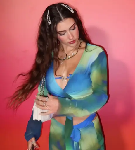 Image 665369 from Gibson Sisters