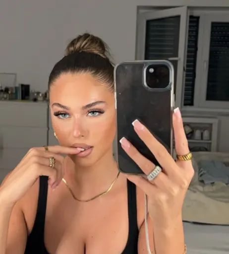 Image 600107 from laraemiii