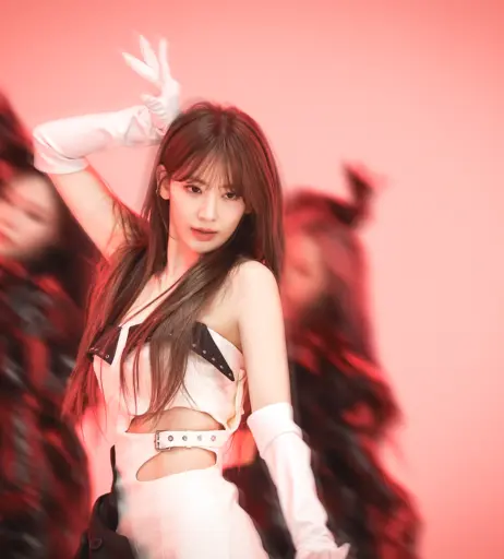 Image 5176574 from Sakura Miyawaki 宮脇 咲良 | LESSERAFIM