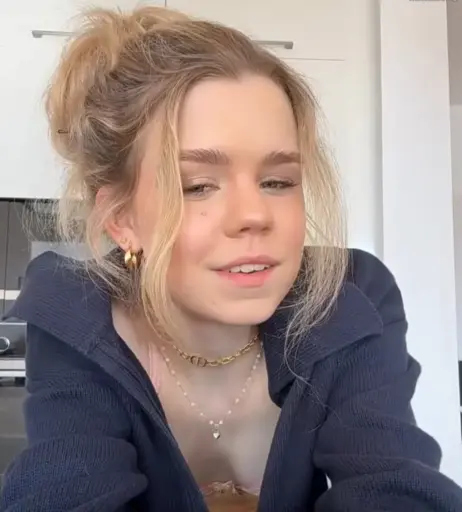 Image 589503 from Lea Peach