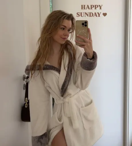 Image 589178 from Lea Peach