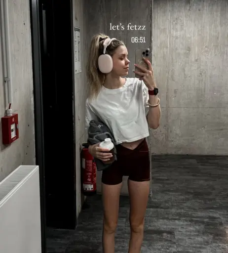 Image 588557 from Lea Peach