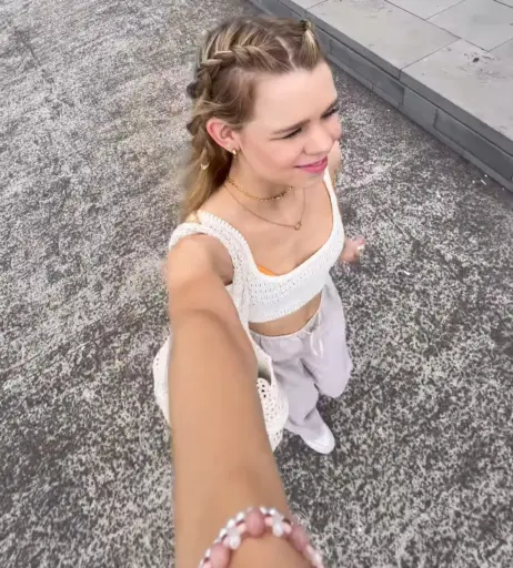 Image 587695 from Lea Peach