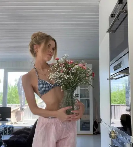 Image 587117 from Lea Peach