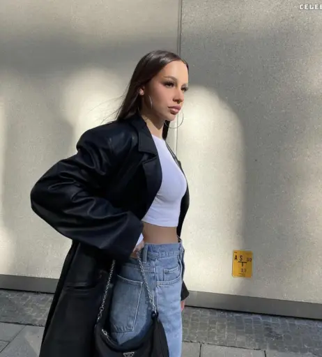 Image 590917 from Lara_tepper