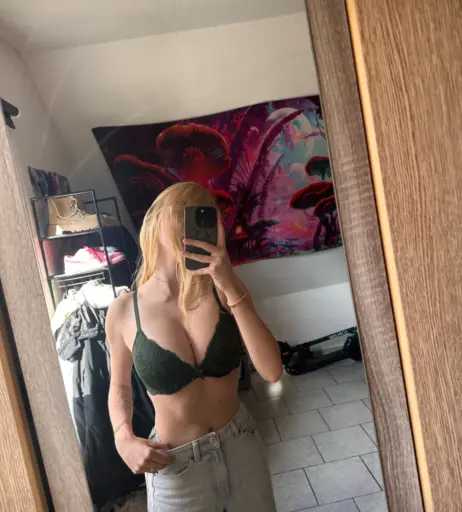 Image 573509 from Blonde Vivi