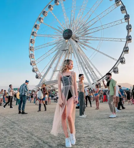 Image 570112 from Lea Peach