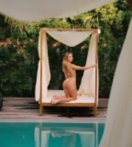 Image 4254660 from Heloise Hut