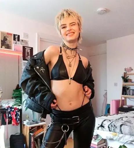 Image 4394363 from Women of Metal