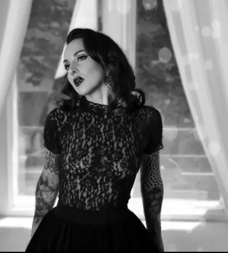 Image 4386348 from Women of Metal