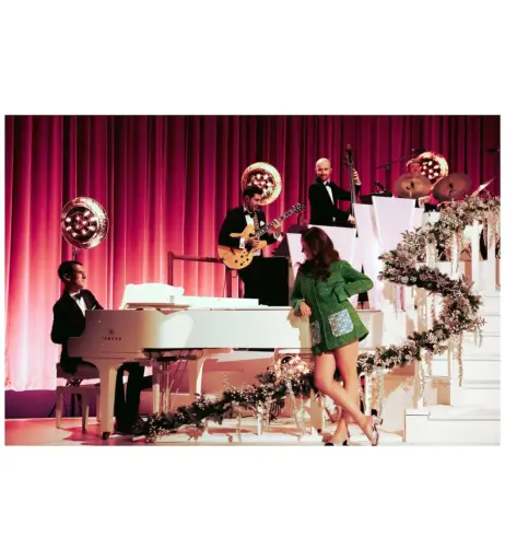 Image 4380762 from Laufey lin