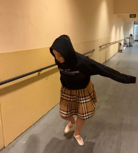 Image 4380013 from Laufey lin