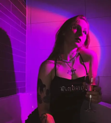 Image 4388326 from Women of Metal