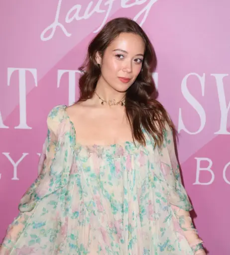 Image 4379818 from Laufey lin