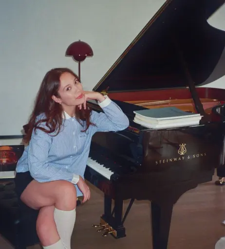 Image 4379615 from Laufey lin